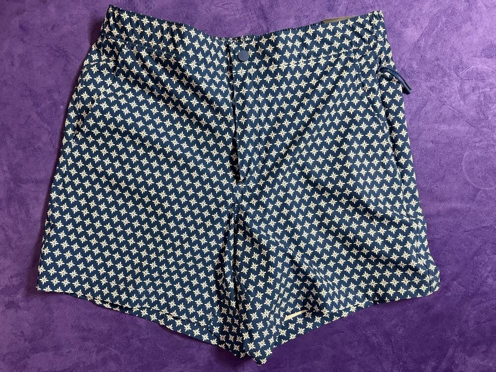 VRST 6” Mens Size Medium Resort Swim Shorts Unlined Relaxed Fit Deep Denim Print